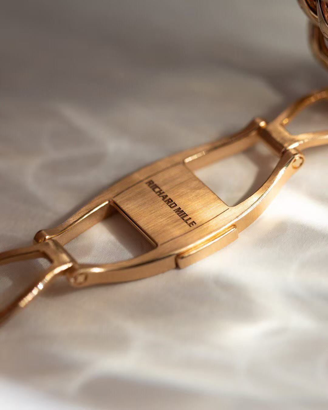 RM07-01 RG Snow Setting Metal Bracelet image 3